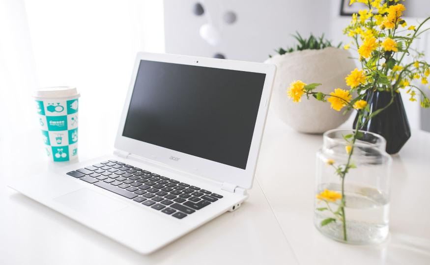 Fresh flowers on the desk