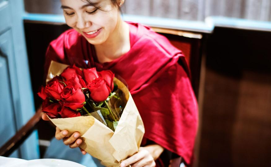 a girl holding a bouquet of roses